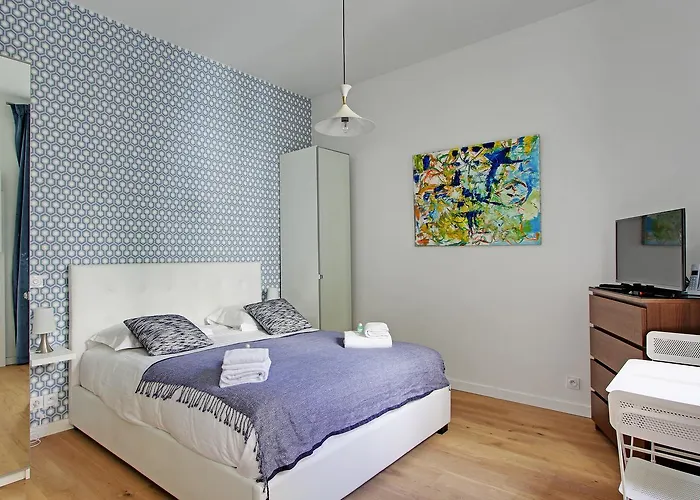 Pick A Flat's In Montmartre - Rue Des Martyrs * Parijs